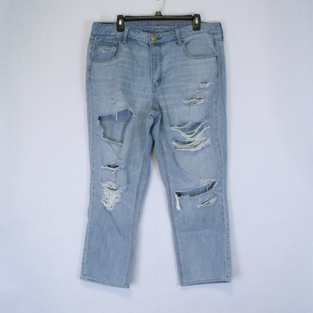 American Eagle Distressed Tomgirl Jeans 16 Short